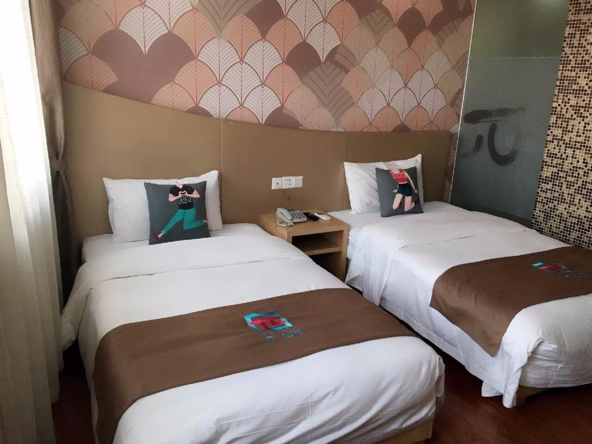 Pai Hotel Yuxi Tonghai Exteriör bild