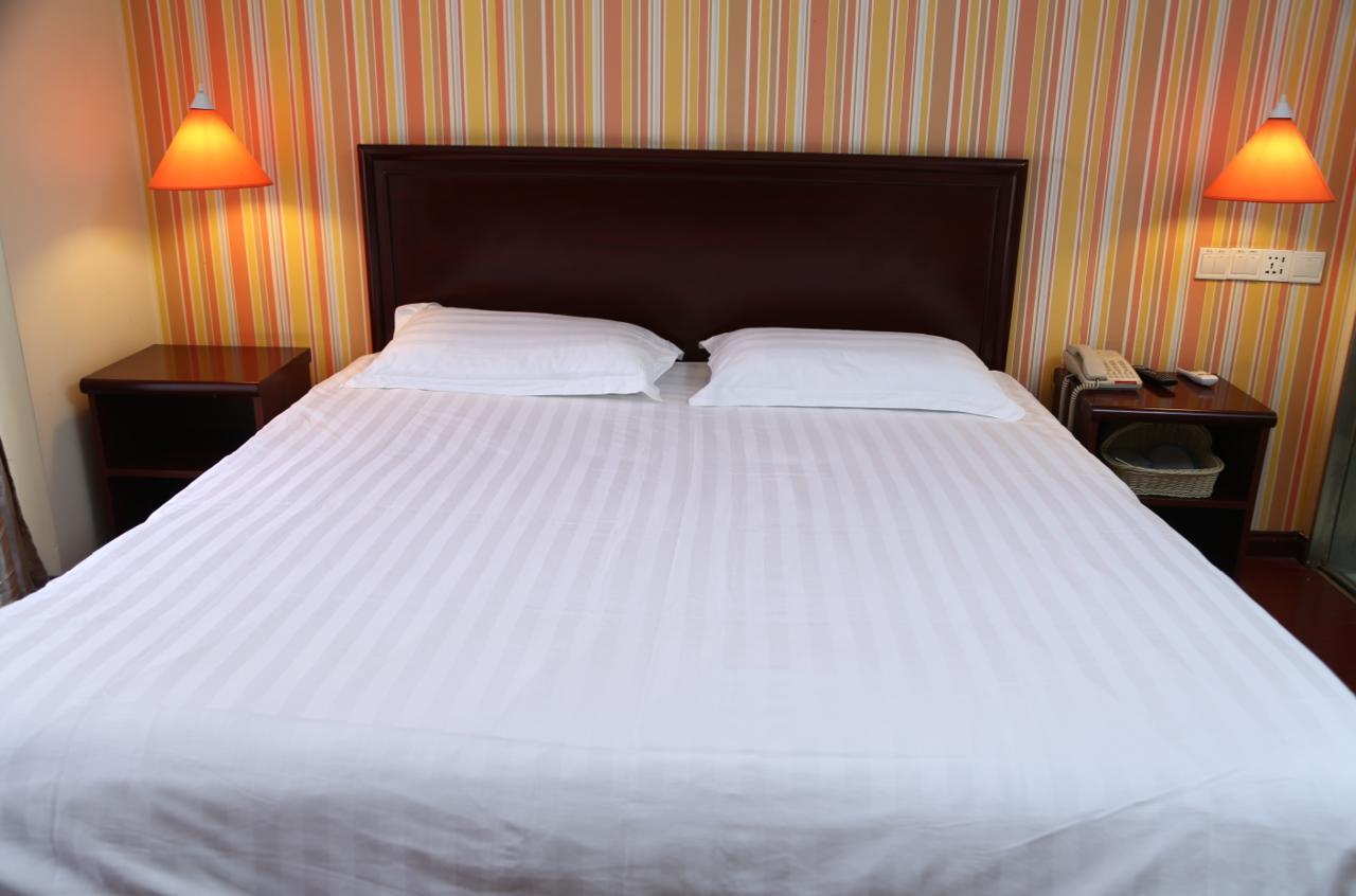 Pai Hotel Yuxi Tonghai Exteriör bild